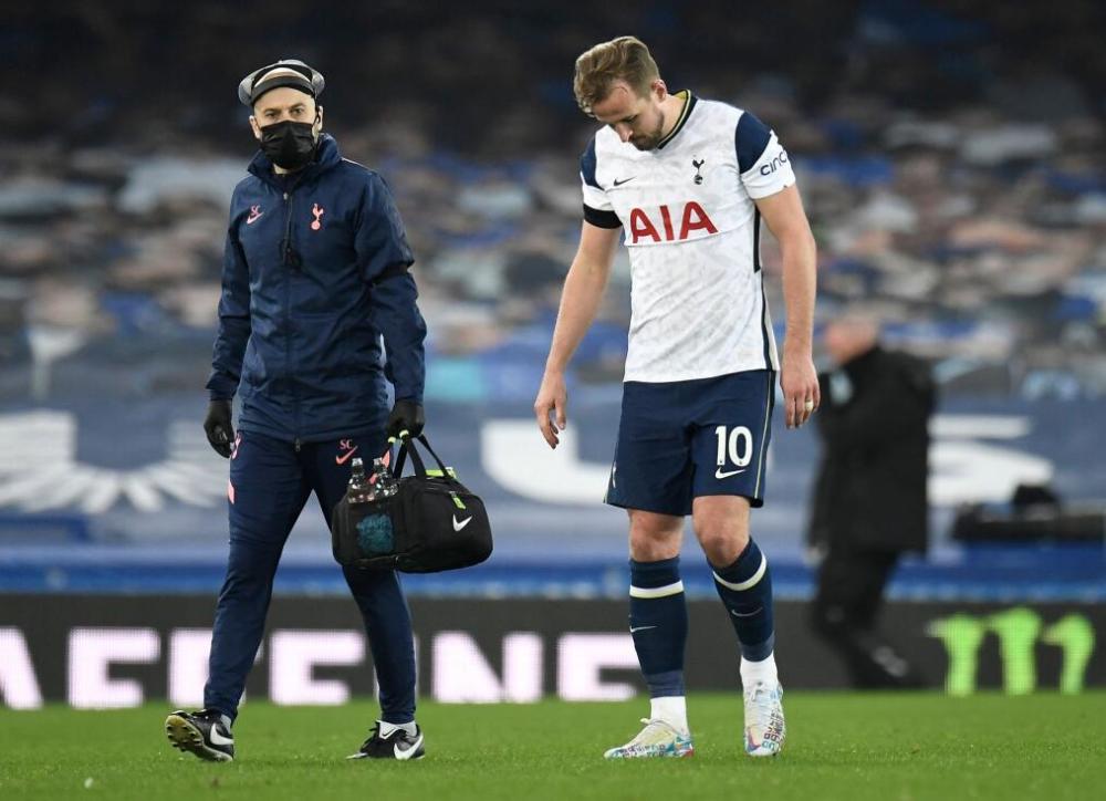  热刺锋霸争议染红球队十人作战  