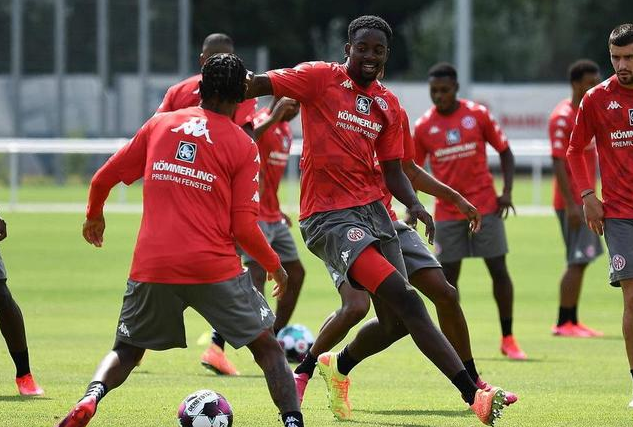  波鸿客场爆冷击败德甲传统豪门引关注